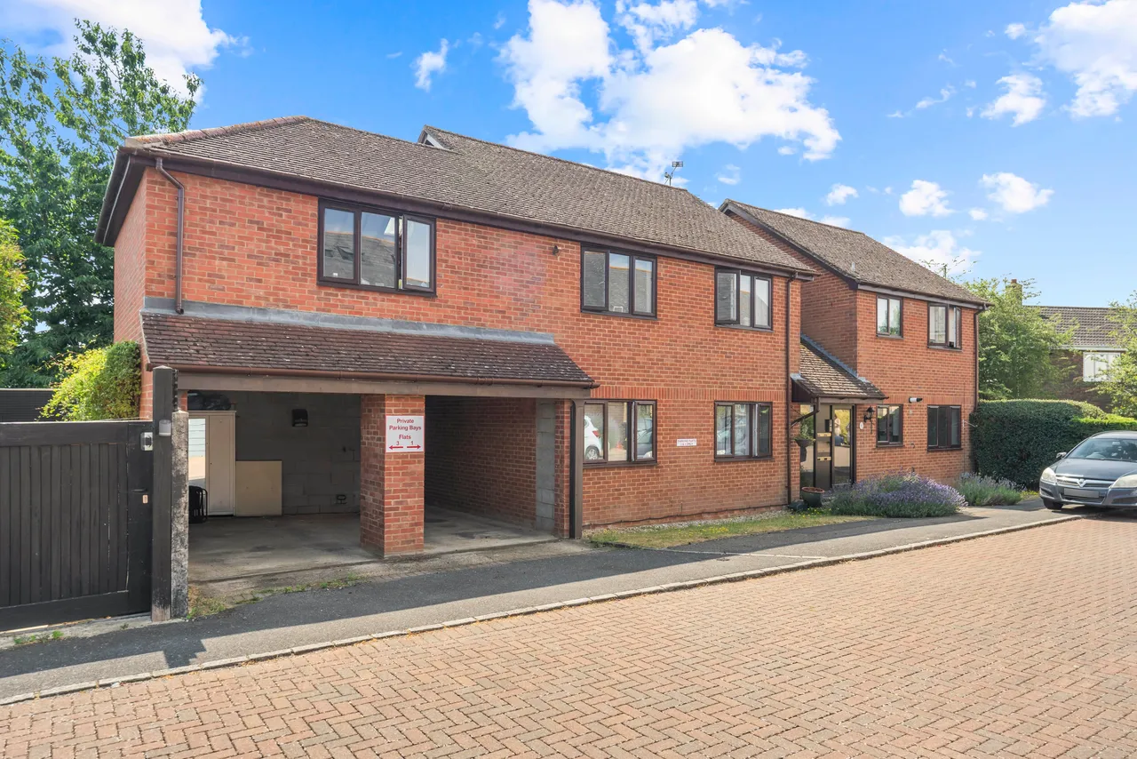 1 bed flat for sale — Winch Close, Codicote, SG4