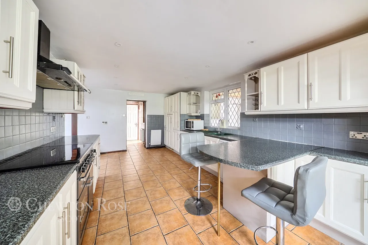 Goaters Road, Ascot, photo 8