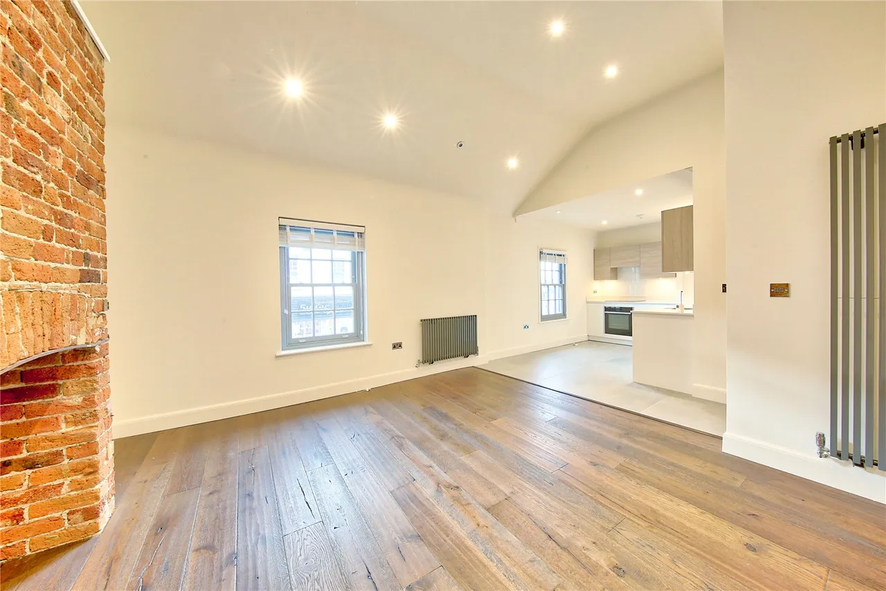 High Street, Hampton Wick, Kingston, KT1 4DB, photo 2