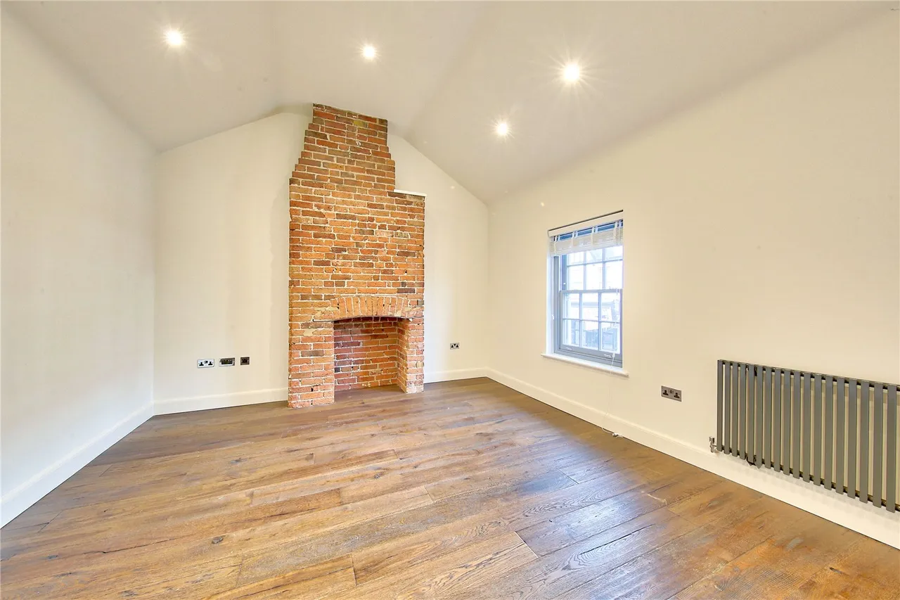 High Street, Hampton Wick, Kingston, KT1 4DB, photo 4