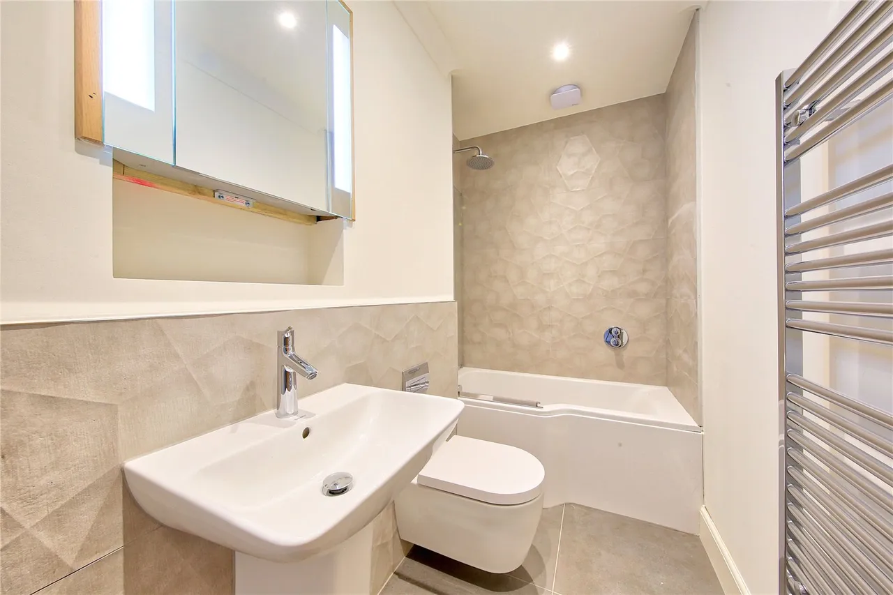 High Street, Hampton Wick, Kingston, KT1 4DB, photo 7