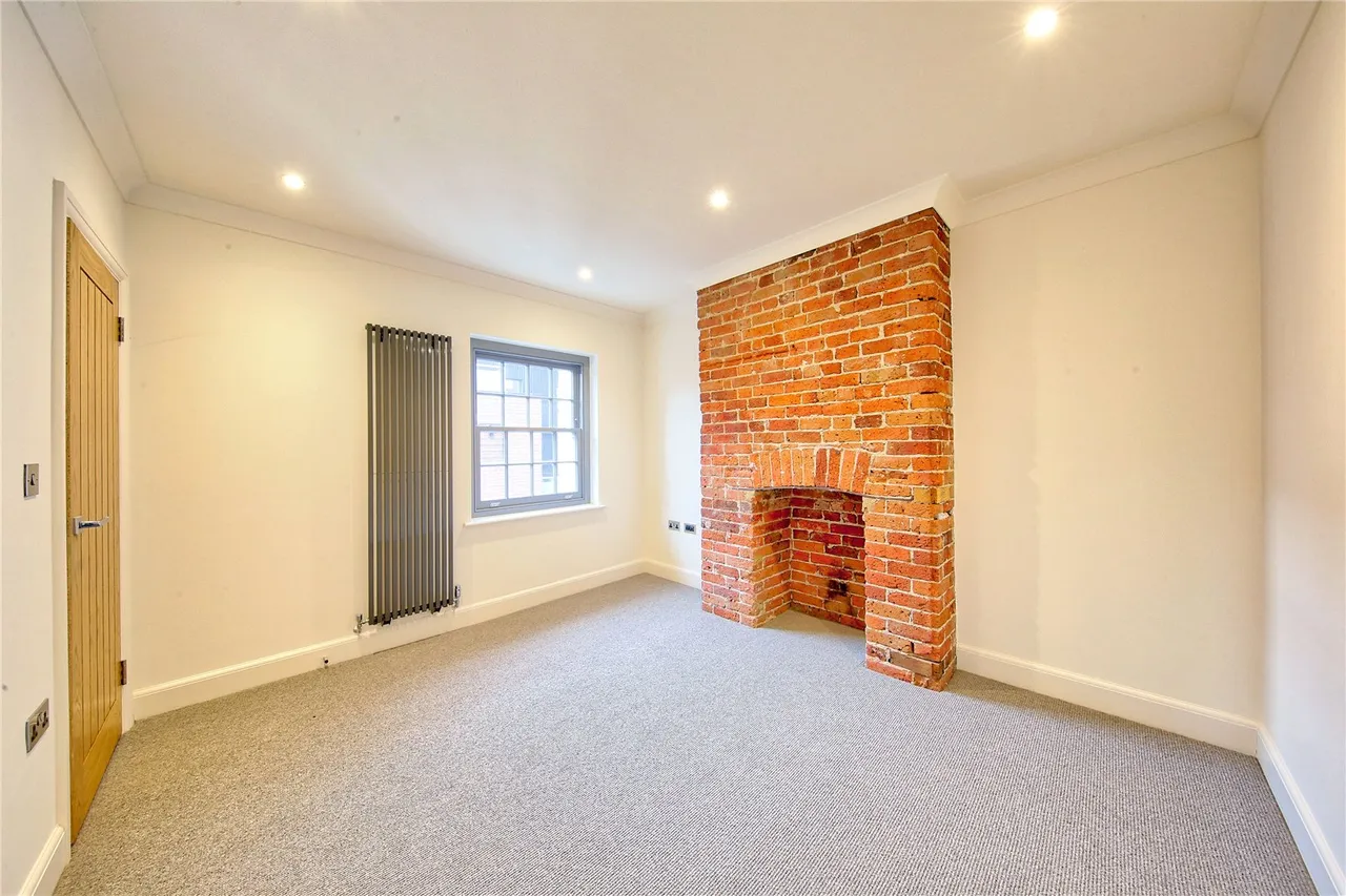 High Street, Hampton Wick, Kingston, KT1 4DB, photo 6