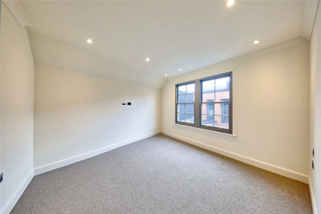High Street, Hampton Wick, Kingston, KT1 4DB, photo 5