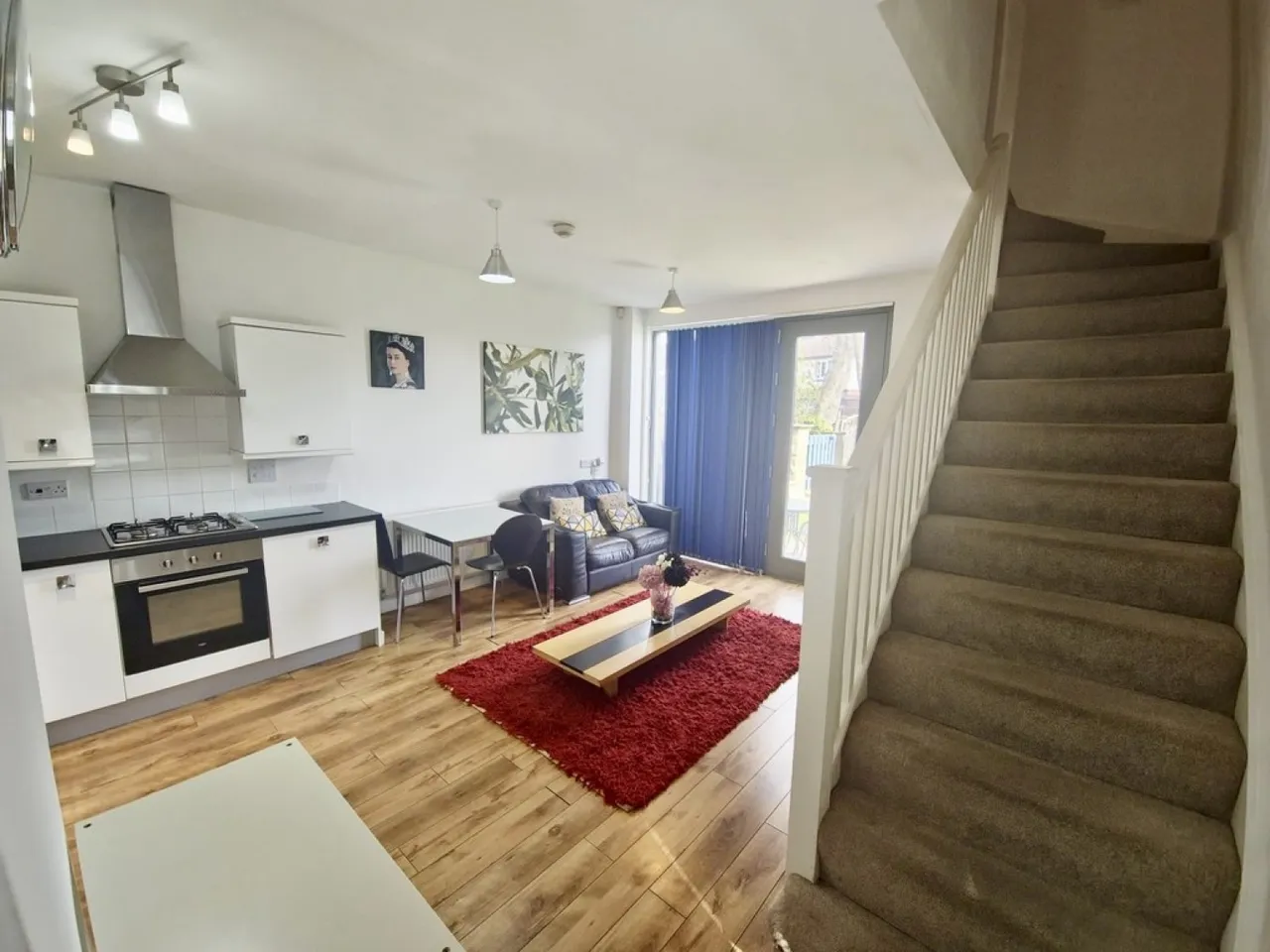 Fox Hill Crescent, Sheffield, photo 2