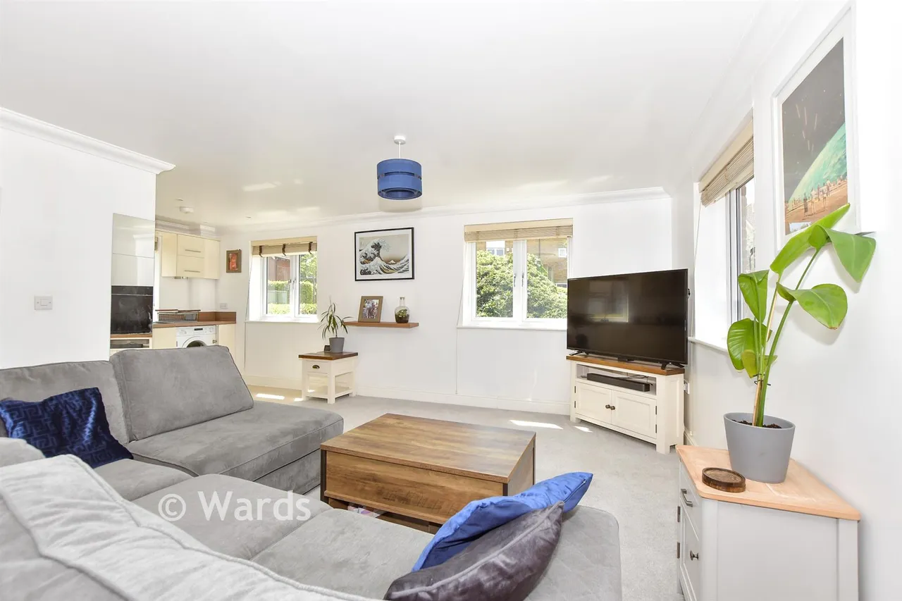 Paxton Avenue, Hawkinge, CT18, photo 12