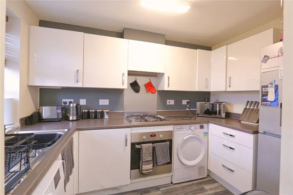 Fields Farm Road, Hyde, SK14, photo 3