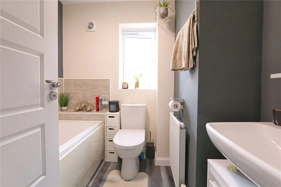 Fields Farm Road, Hyde, SK14, photo 6