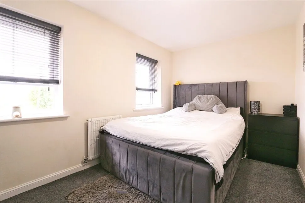 Fields Farm Road, Hyde, SK14, photo 7