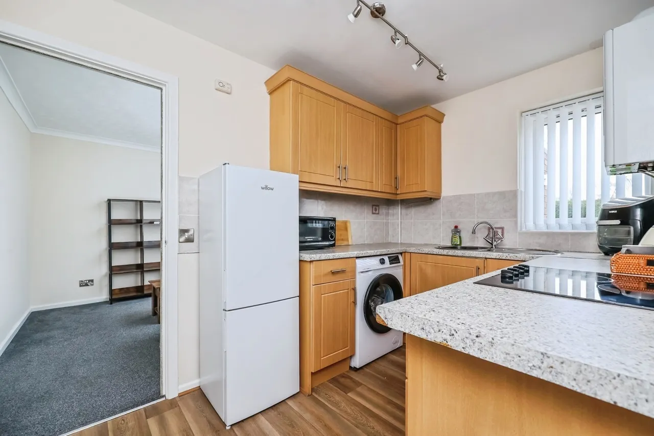 Field Avenue, Hucknall, Nottingham, Nottinghamshire, NG15, photo 2