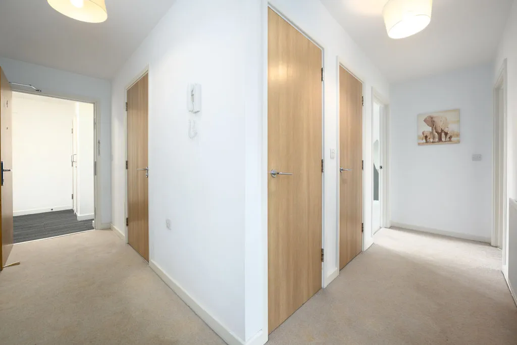 48 Trenchard Close, Hersham KT12 5BG, photo 8