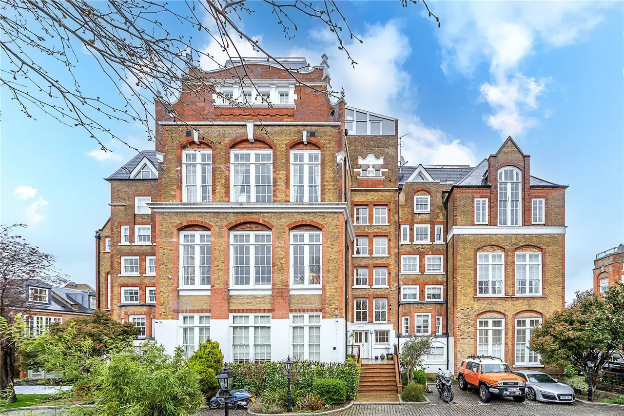 2 bed flat for sale — Thackeray Road, LONDON, SW8
