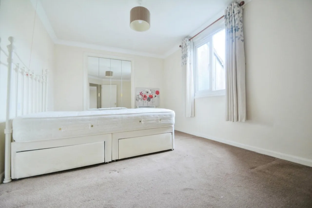 Mervyn Road, photo 6