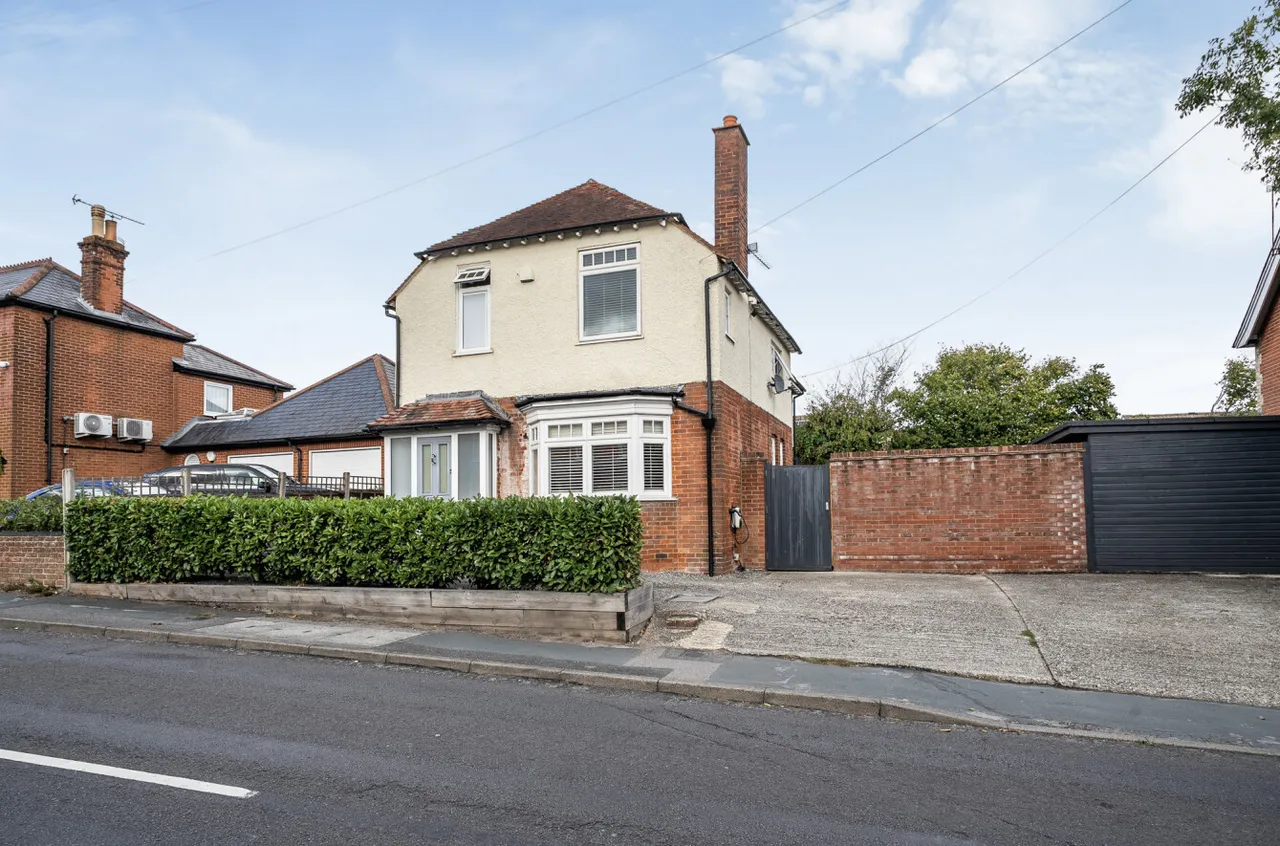 5 bed house for sale — Upper Hale Road, Farnham, Surrey, GU9 0NS