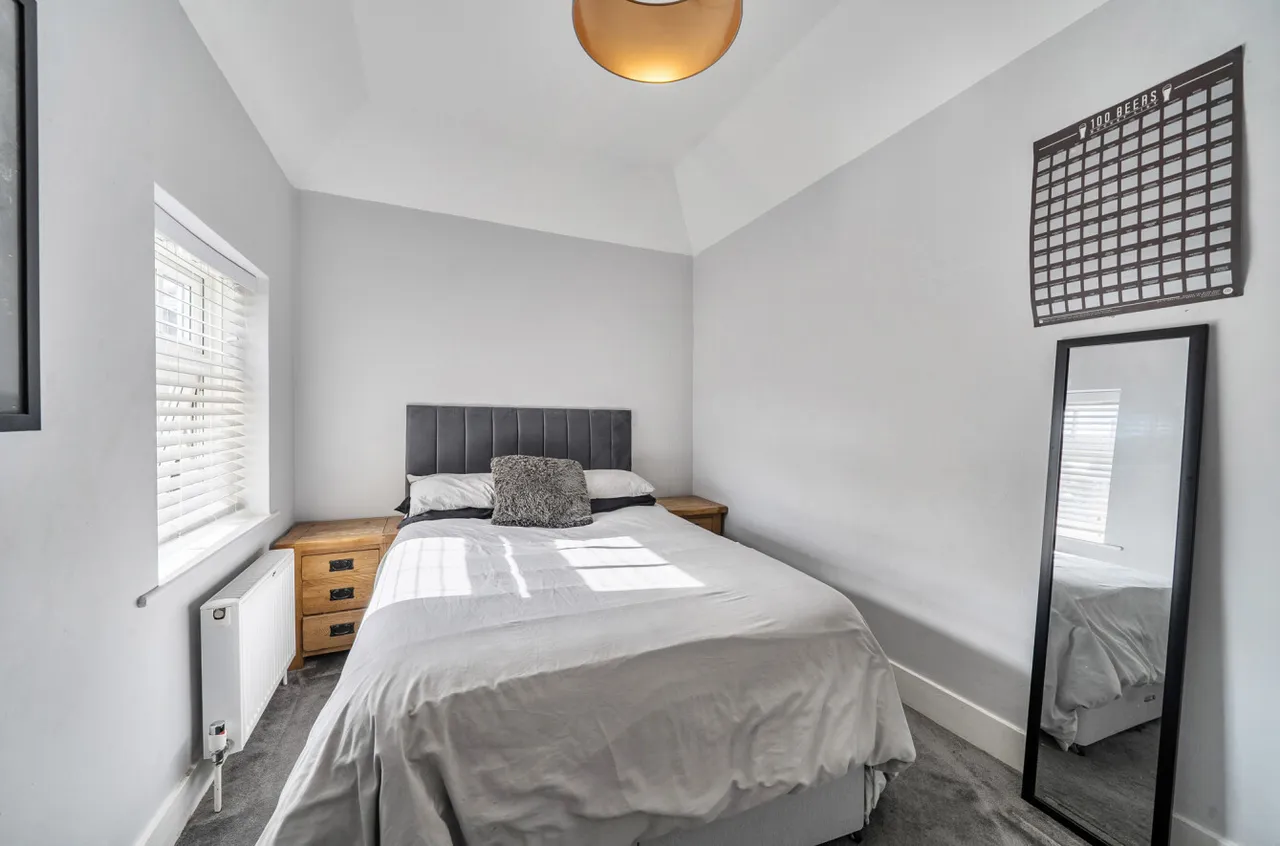 Upper Hale Road, Farnham, Surrey, GU9 0NS, photo 23