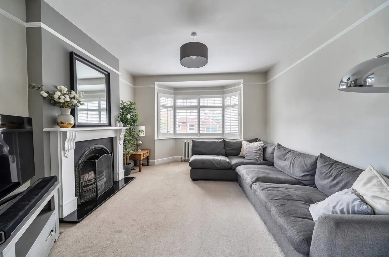 Upper Hale Road, Farnham, Surrey, GU9 0NS, photo 4