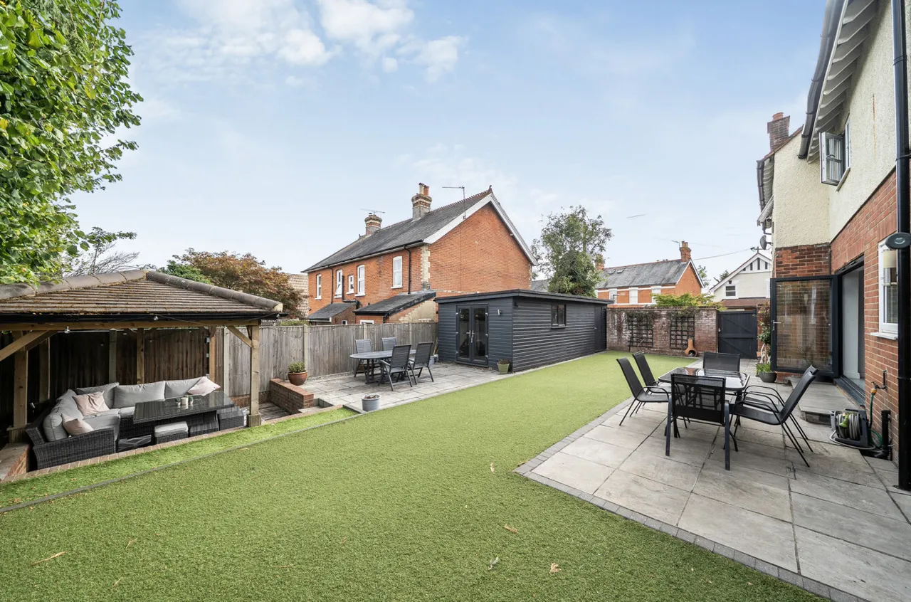 Upper Hale Road, Farnham, Surrey, GU9 0NS, photo 20