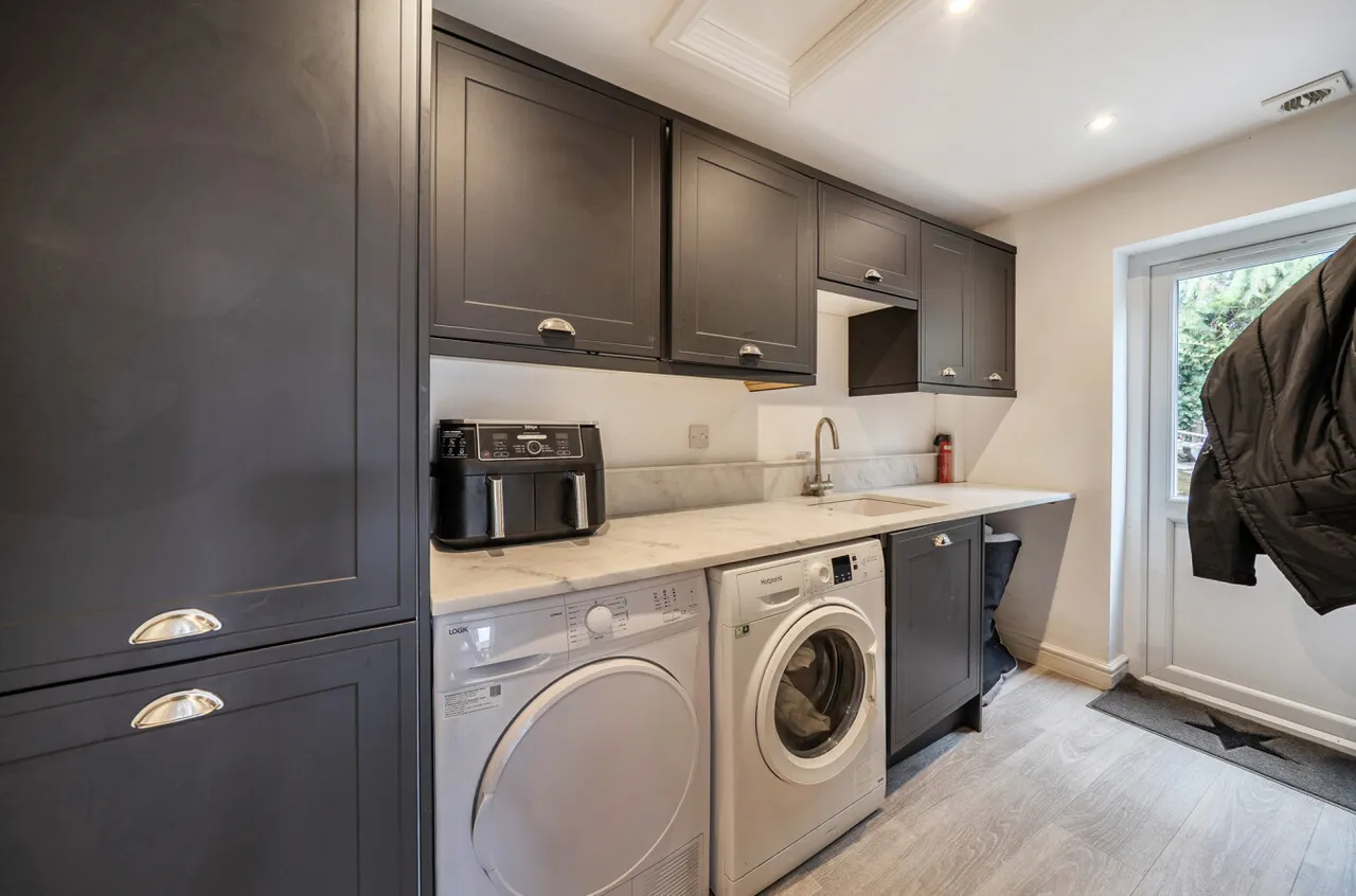 Upper Hale Road, Farnham, Surrey, GU9 0NS, photo 10