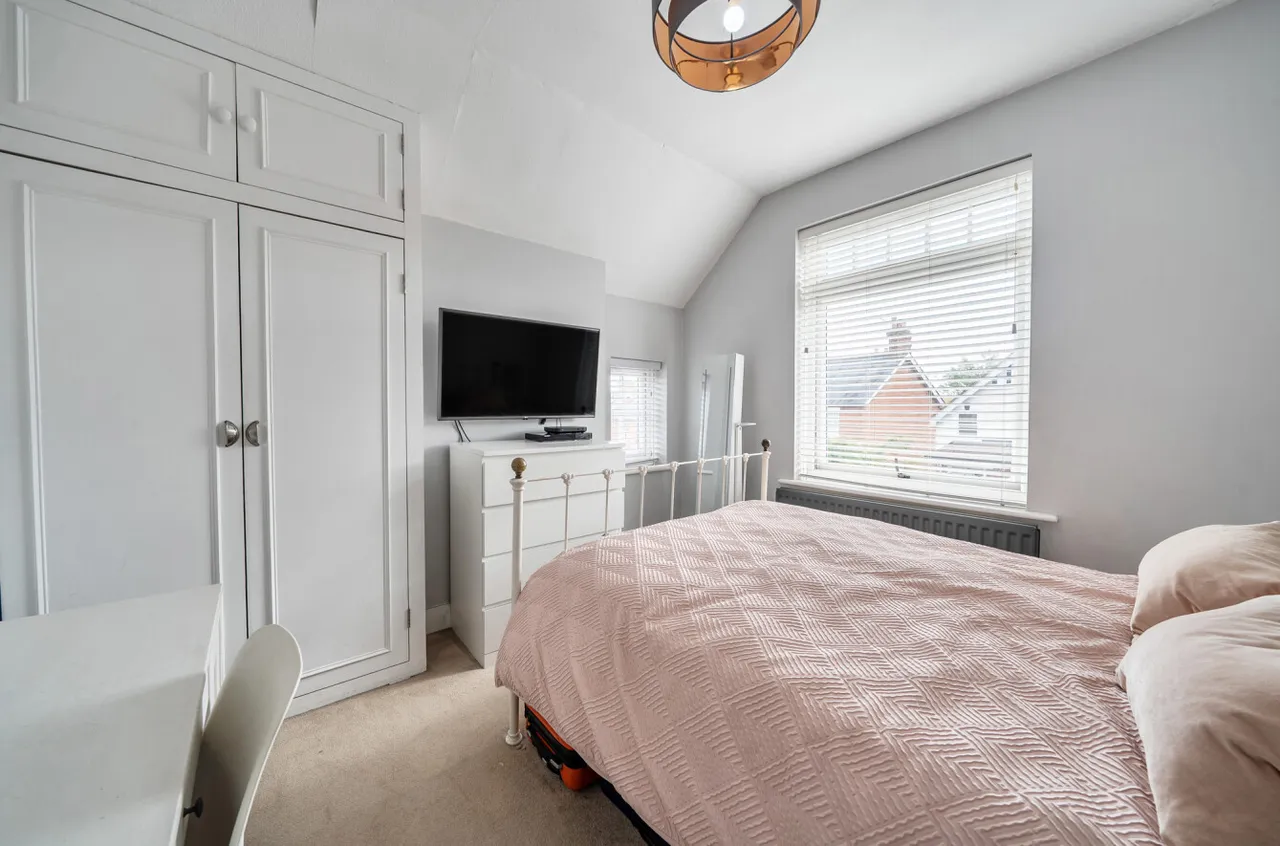 Upper Hale Road, Farnham, Surrey, GU9 0NS, photo 19