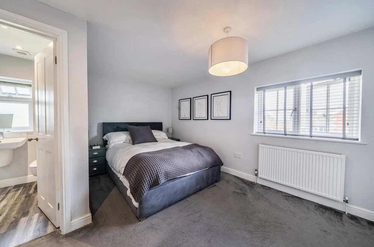 Upper Hale Road, Farnham, Surrey, GU9 0NS, photo 25