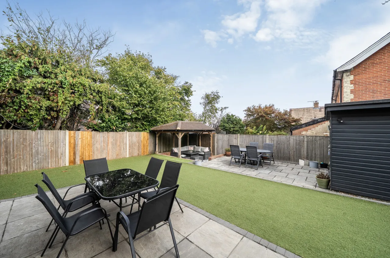 Upper Hale Road, Farnham, Surrey, GU9 0NS, photo 21