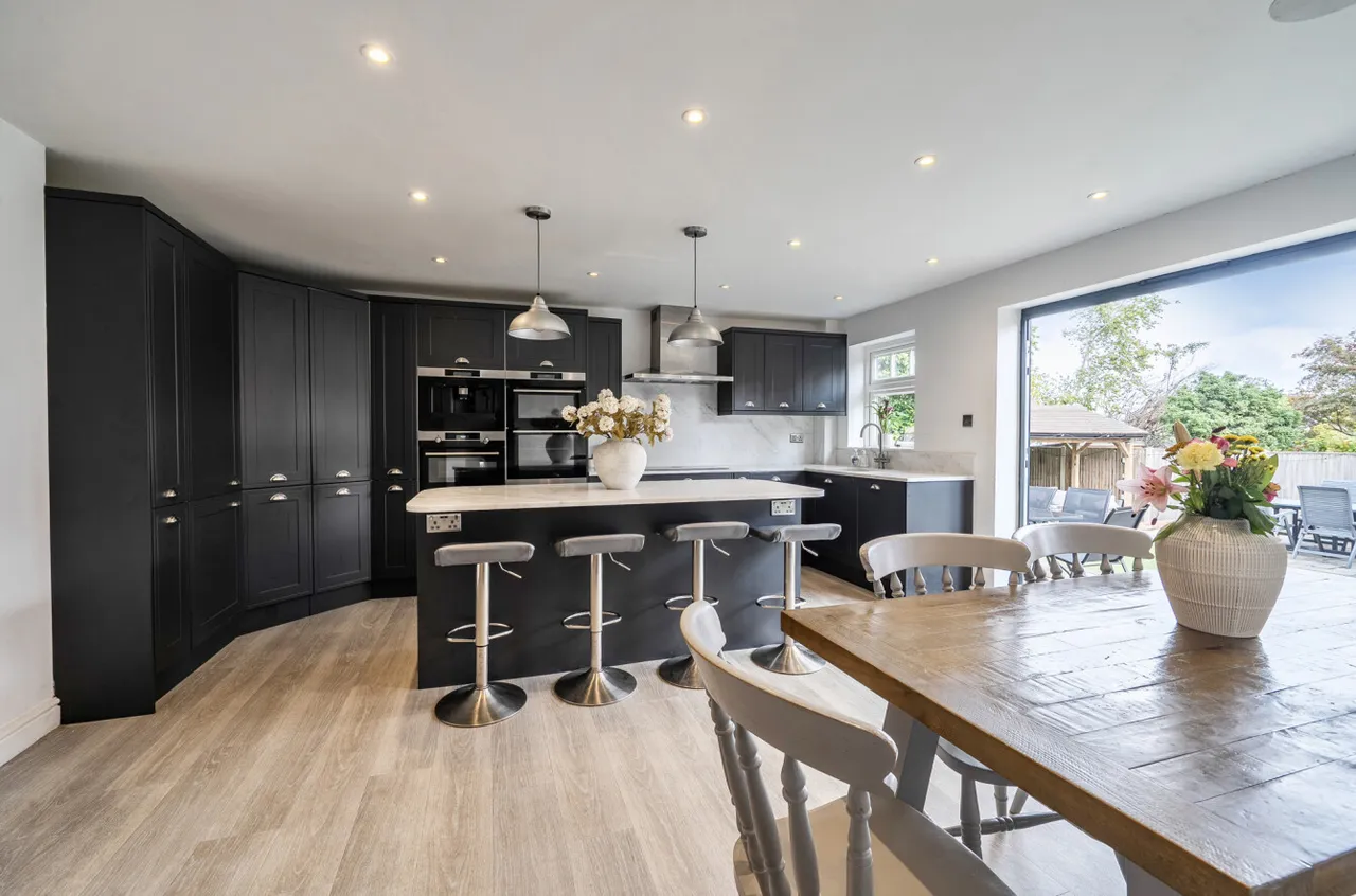 Upper Hale Road, Farnham, Surrey, GU9 0NS, photo 15