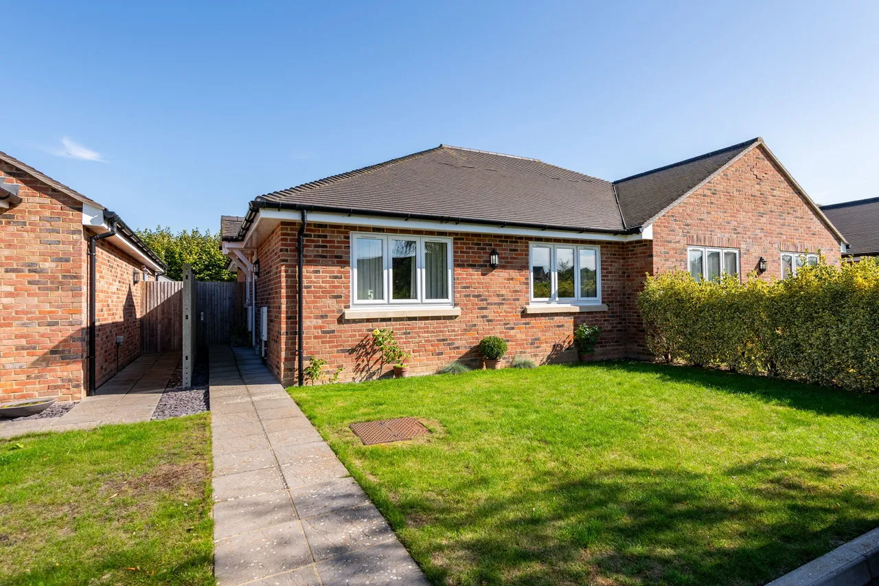 2 bed house for sale, Churchfields, Harrietsham