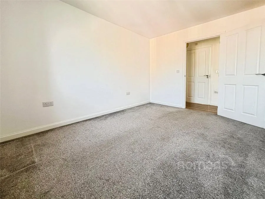 Charteris Close, Wellesley, GU11, photo 4