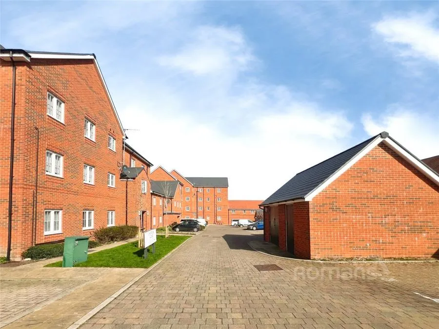Charteris Close, Wellesley, GU11, photo 16