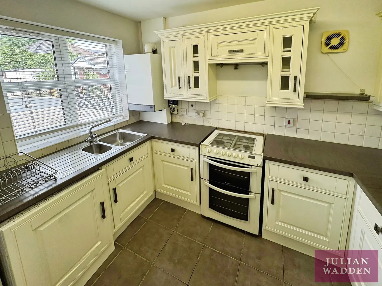 Dahlia Close, Burnage, M19, photo 3