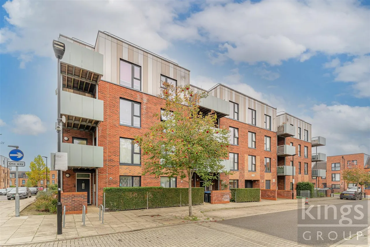 2 bed flat for sale, Canning Square, Enfield