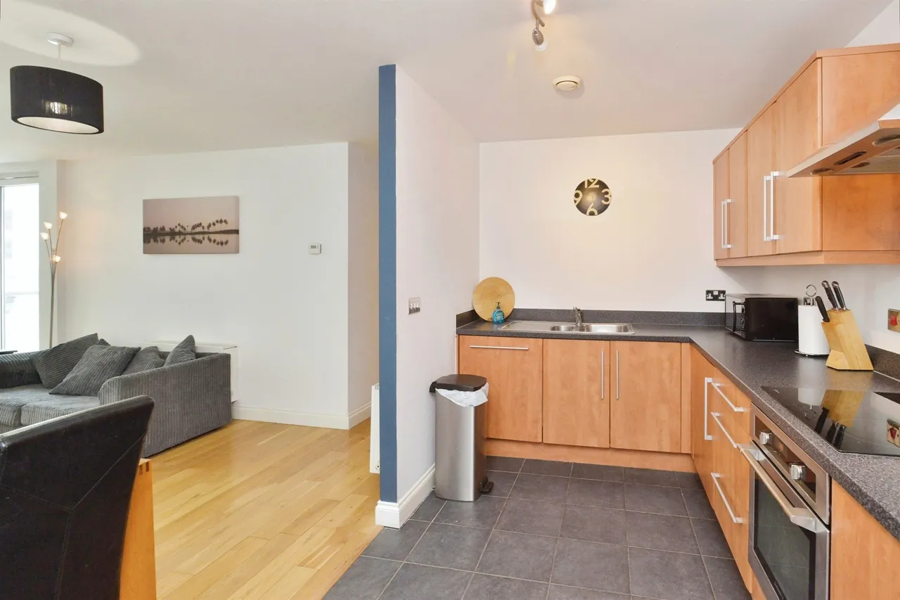 Mortimer Square, Milton Keynes, MK9, photo 3
