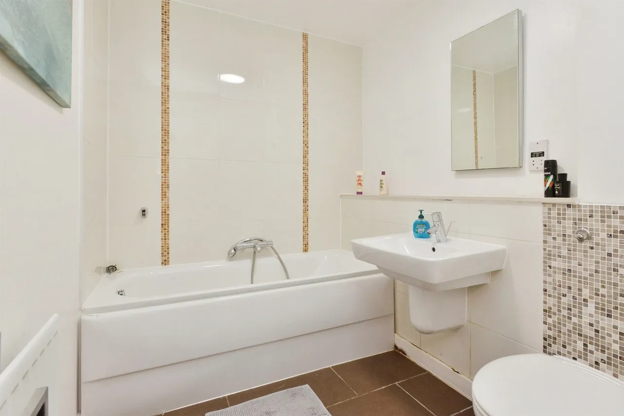 Mortimer Square, Milton Keynes, MK9, photo 10