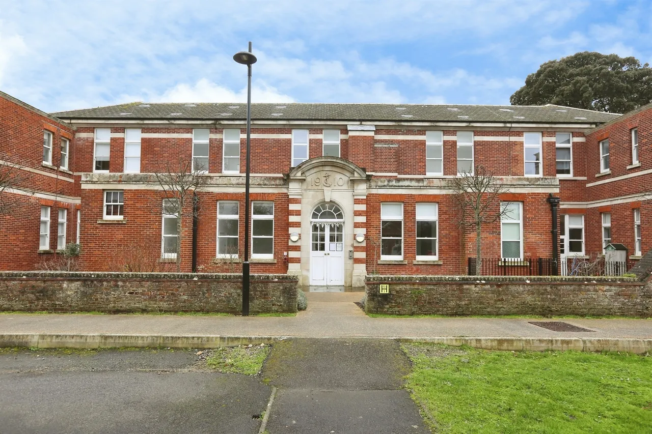 1 bed flat for sale — Huxley Way, Gosport