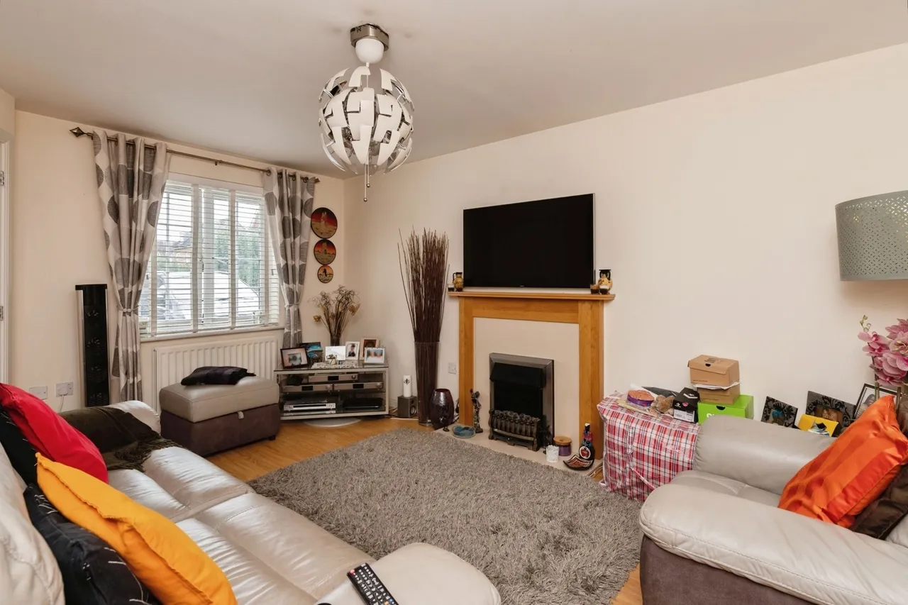 Frobisher Gardens, Chafford Hundred, Grays, Essex, RM16, photo 6
