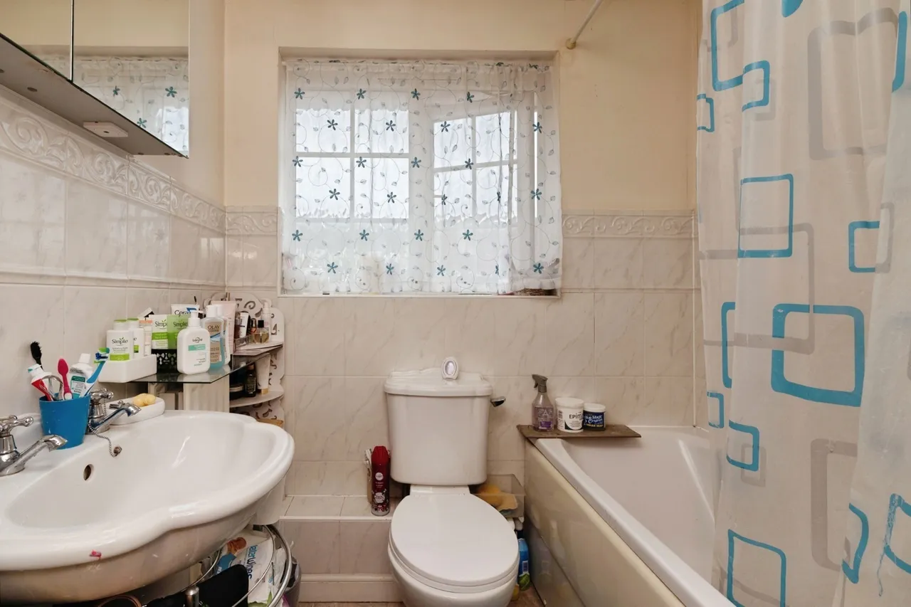 Frobisher Gardens, Chafford Hundred, Grays, Essex, RM16, photo 10