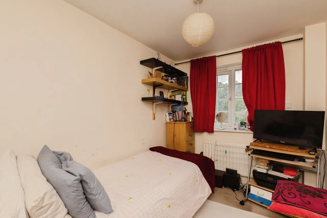 Frobisher Gardens, Chafford Hundred, Grays, Essex, RM16, photo 9