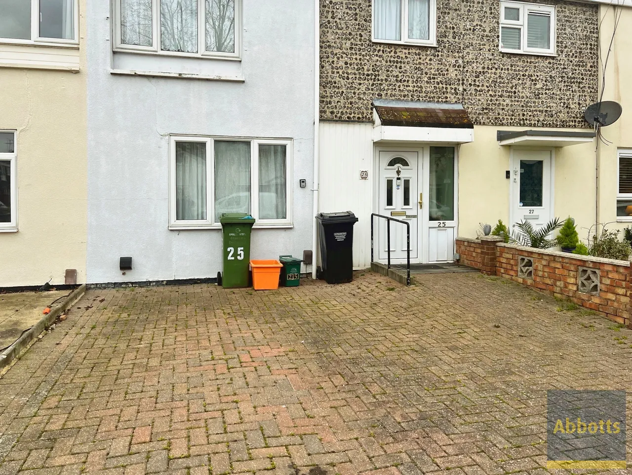 3 bed house to rent — Neville Shaw, Basildon