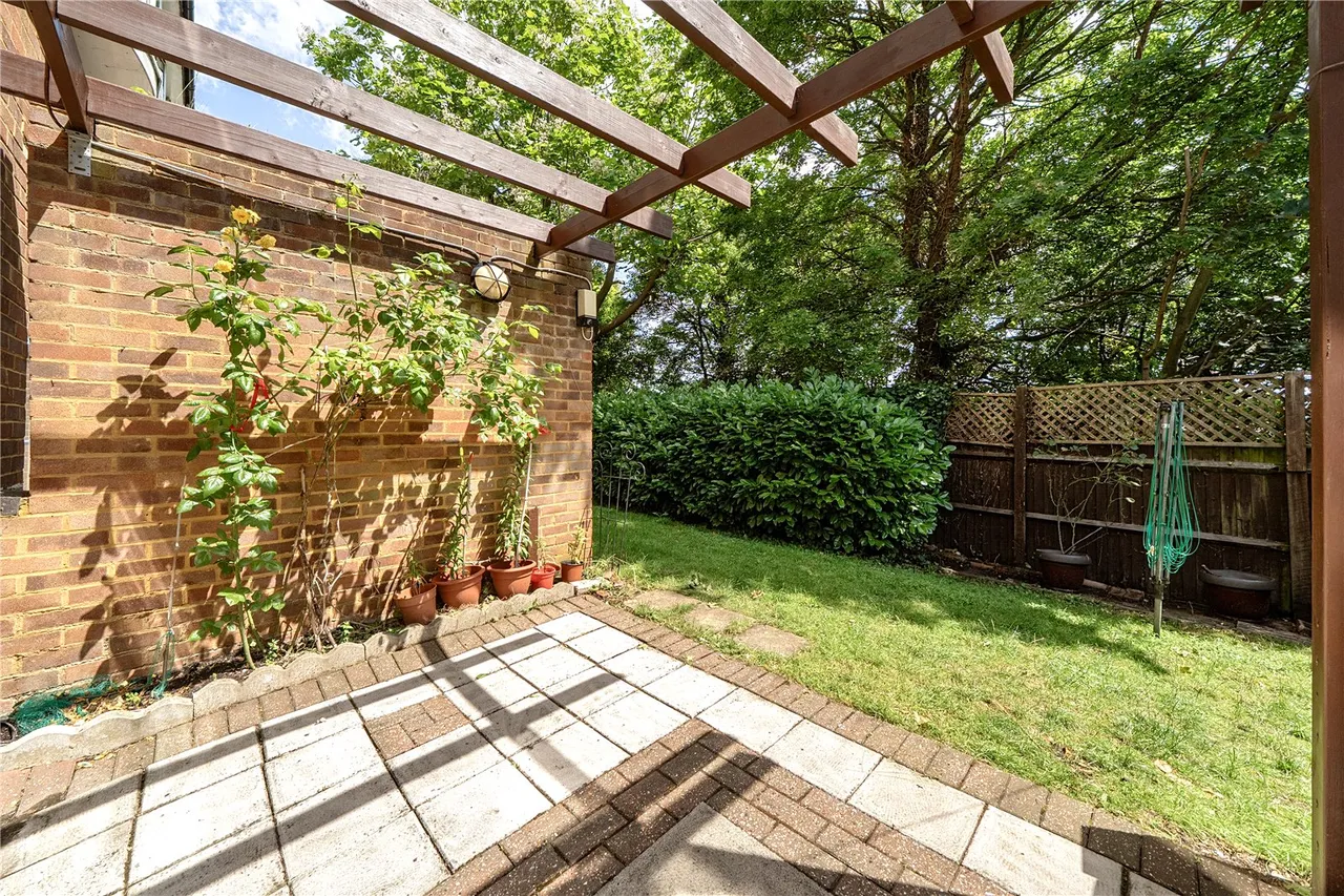 Buckingham Avenue, Perivale, UB6, photo 17