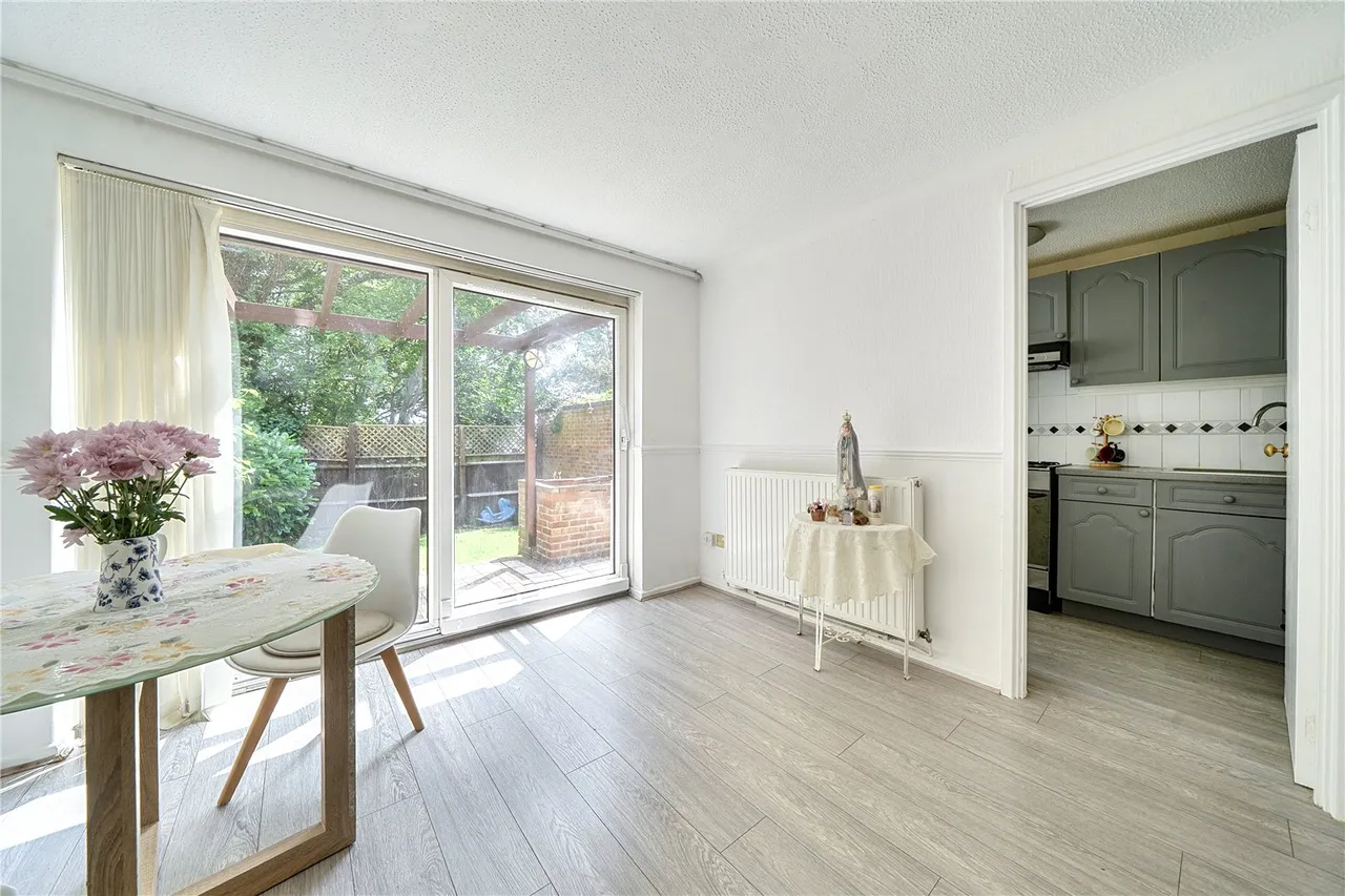 Buckingham Avenue, Perivale, UB6, photo 9