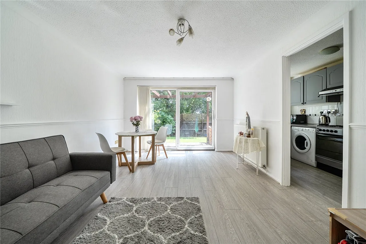 Buckingham Avenue, Perivale, UB6, photo 3