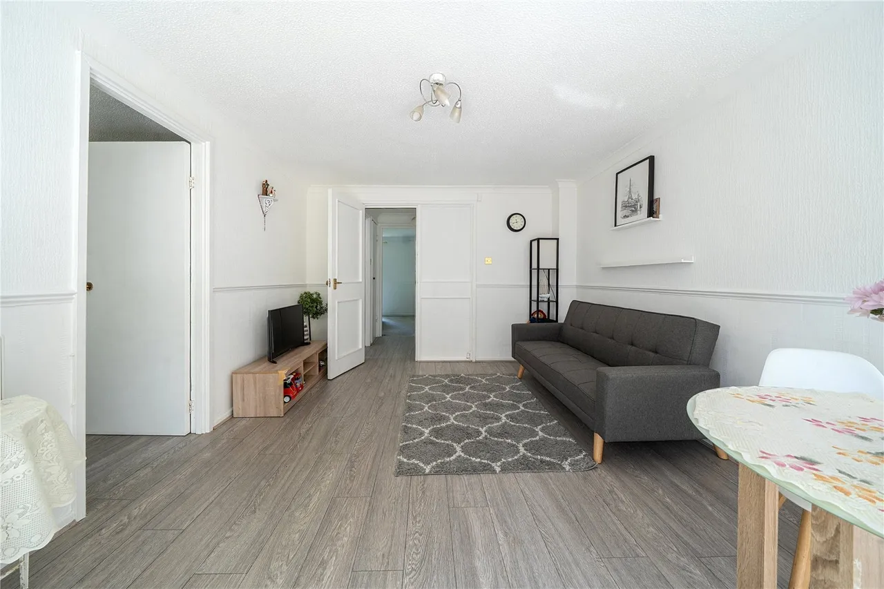 Buckingham Avenue, Perivale, UB6, photo 11