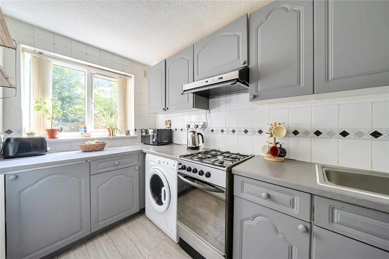 Buckingham Avenue, Perivale, UB6, photo 7