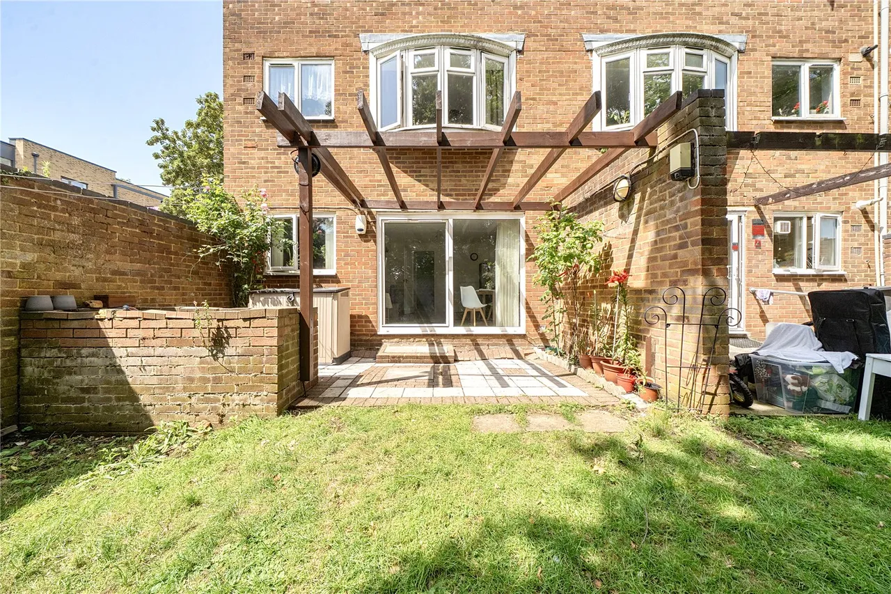 Buckingham Avenue, Perivale, UB6, photo 2