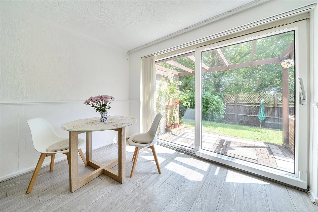 Buckingham Avenue, Perivale, UB6, photo 12