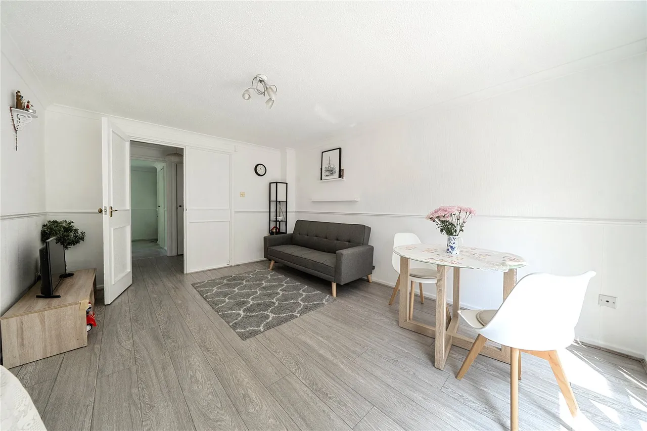 Buckingham Avenue, Perivale, UB6, photo 10