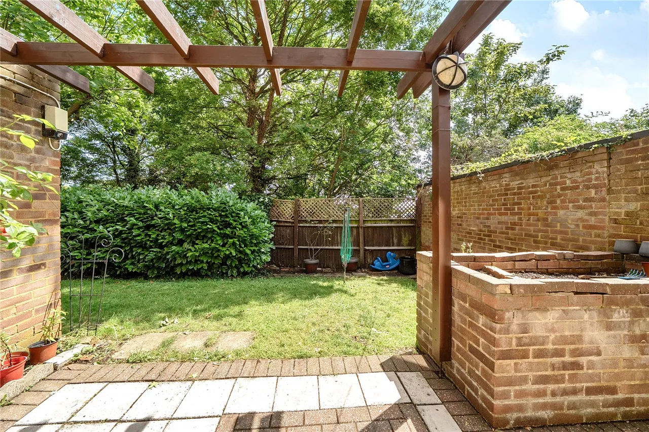 Buckingham Avenue, Perivale, UB6, photo 20