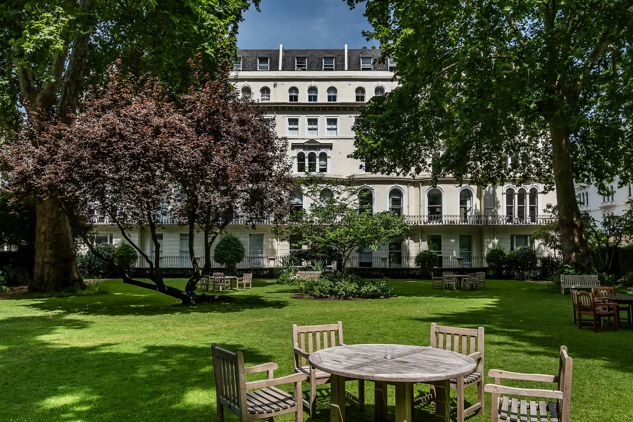 1 bed flat for sale — Garden House, Kensington Gardens Squa...