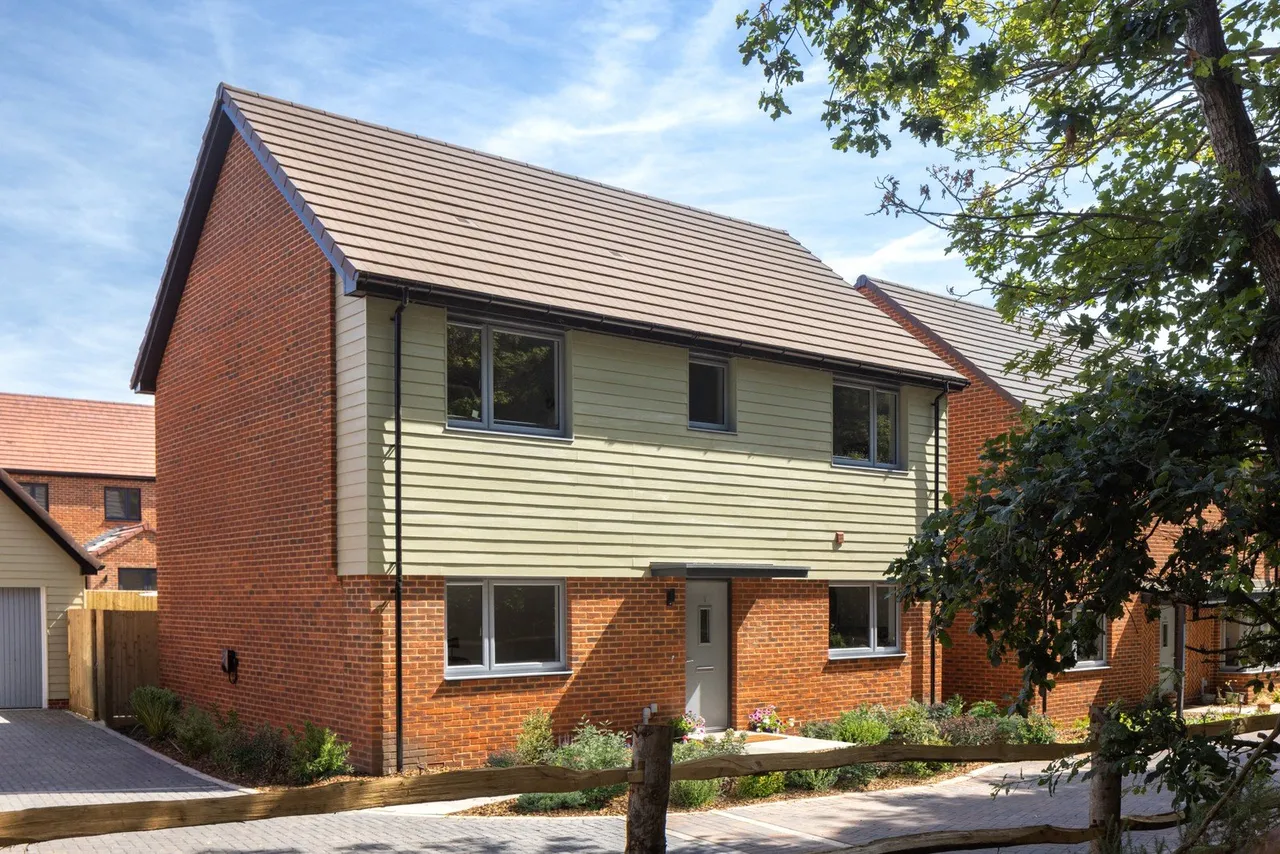 4 bed house for sale, Tram Road, Deepcut, GU16
