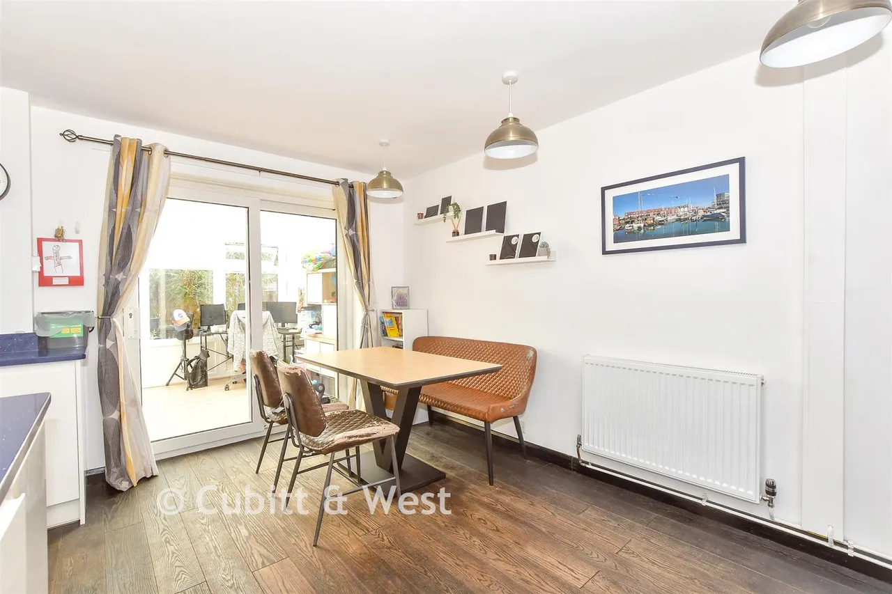 St. Thomas's Court, Portsmouth, PO1, photo 6
