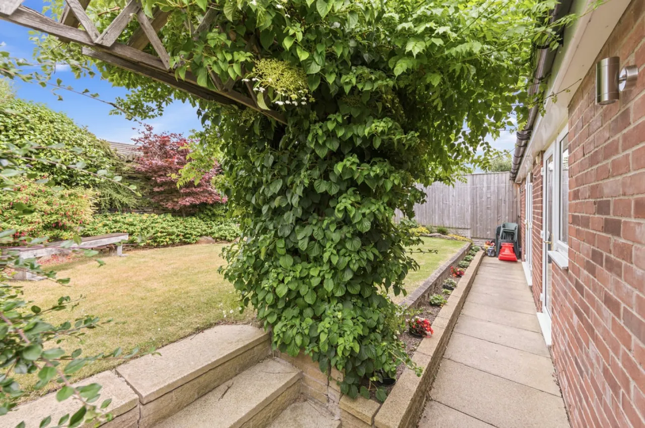 Manor Park Way, Lepton, HD8, photo 11